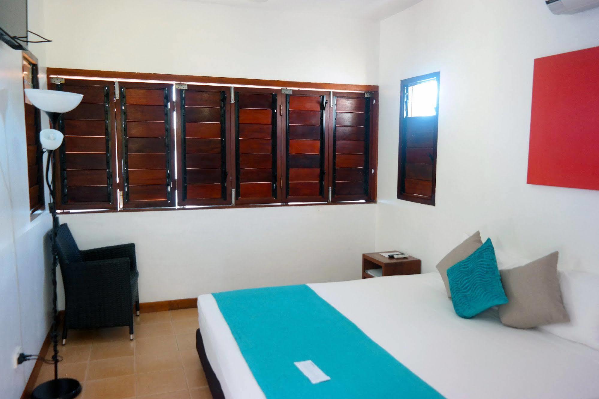 פורט וילה Moorings Hotel מראה חיצוני תמונה